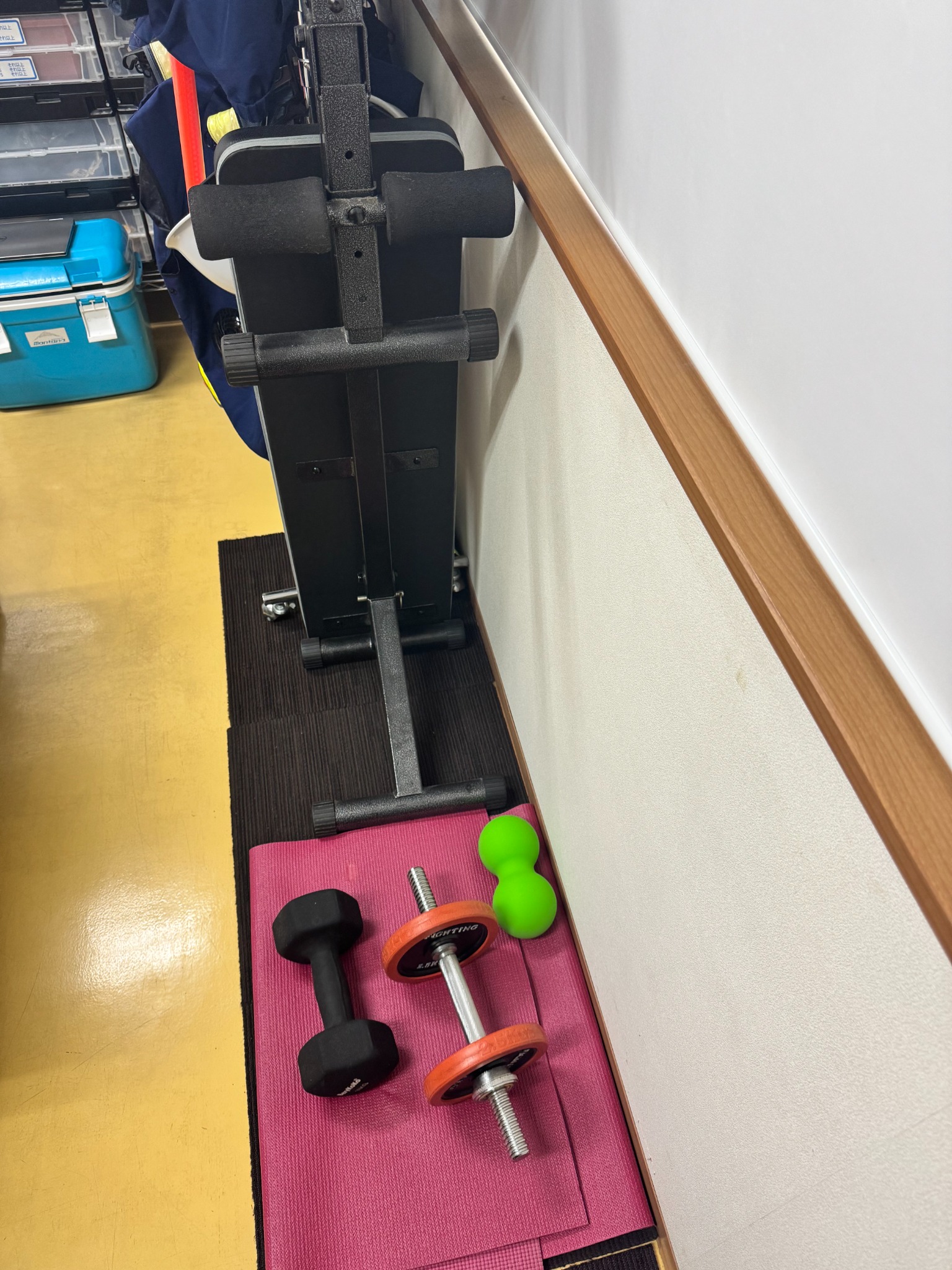 富士警備保障の事務所に設置した筋力トレーニング器具